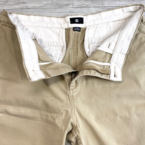 DC Shorts - Picture 3 of 7